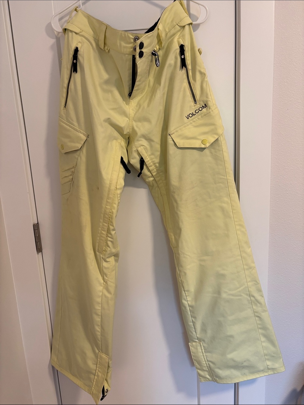 Volcom Women’s Pale Yellow Cargo Snow or Ski Pants